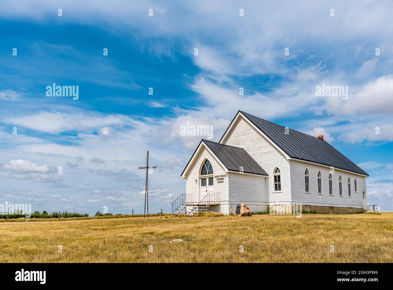 Die historische, aber verlassene lutherische Kirche des Weißen Tals südlich von Shaunavon, SK, Kanada Stockfoto