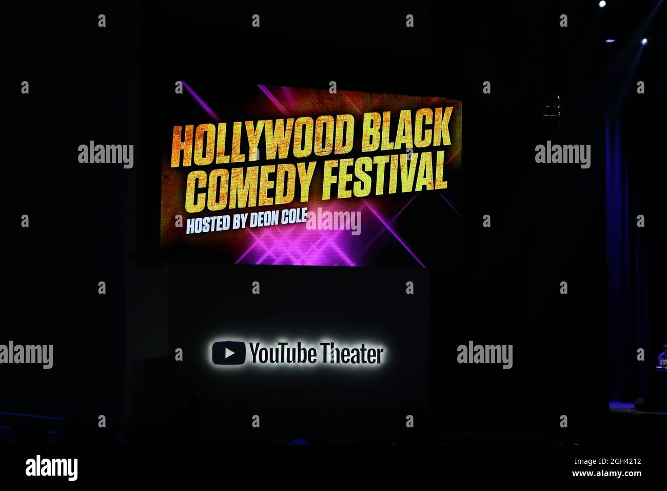 Inside Stage Monitor Hollywood Black Comedy Festival Blick auf das Youtube Theater im SoFi Stadium Freitag, 3. September 2021, in Inglewood, Kalifornien (JEV Stockfoto