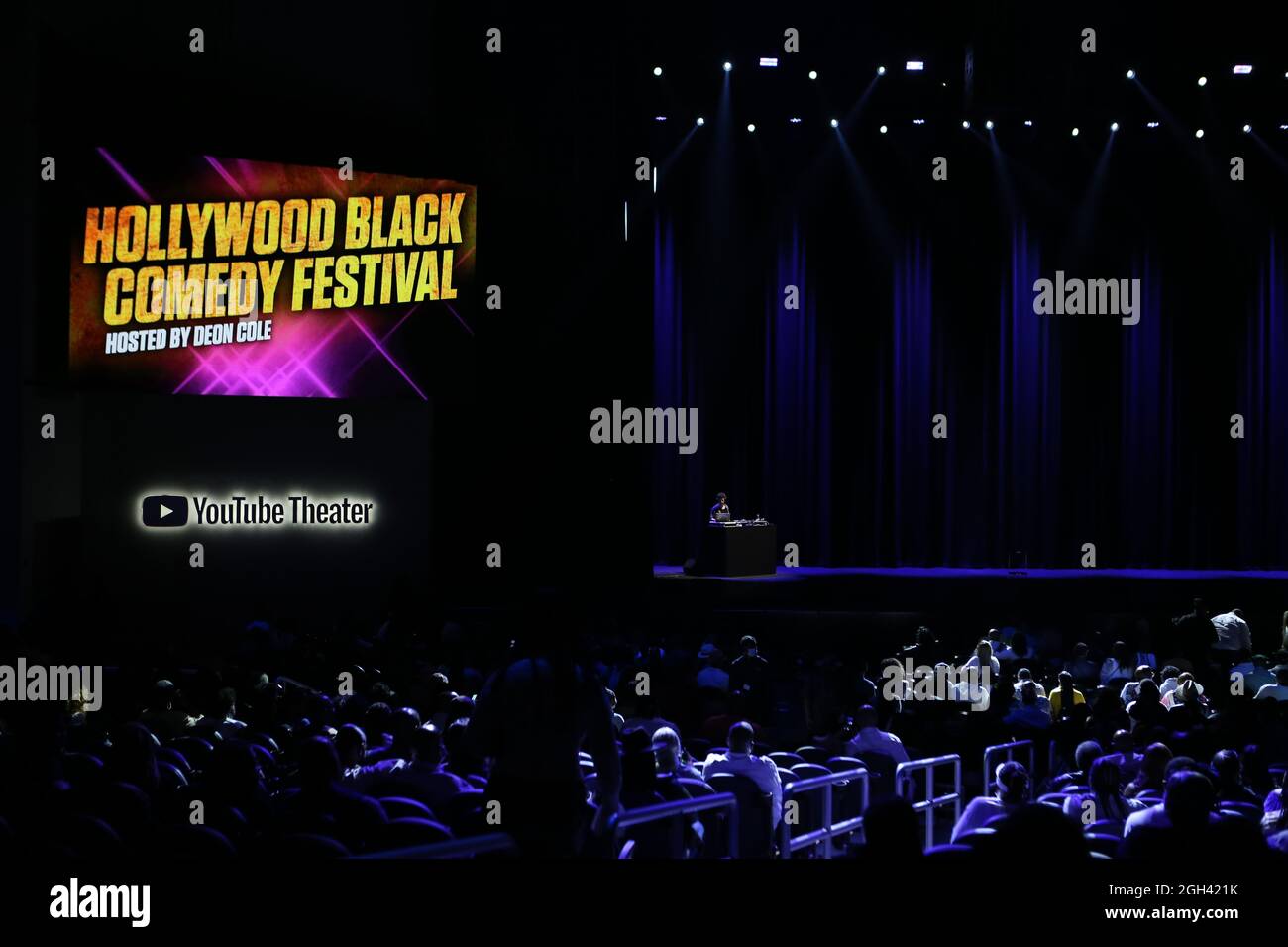 Inside Stage Monitor Hollywood Black Comedy Festival Blick auf das Youtube Theater im SoFi Stadium Freitag, 3. September 2021, in Inglewood, Kalifornien (JEV Stockfoto