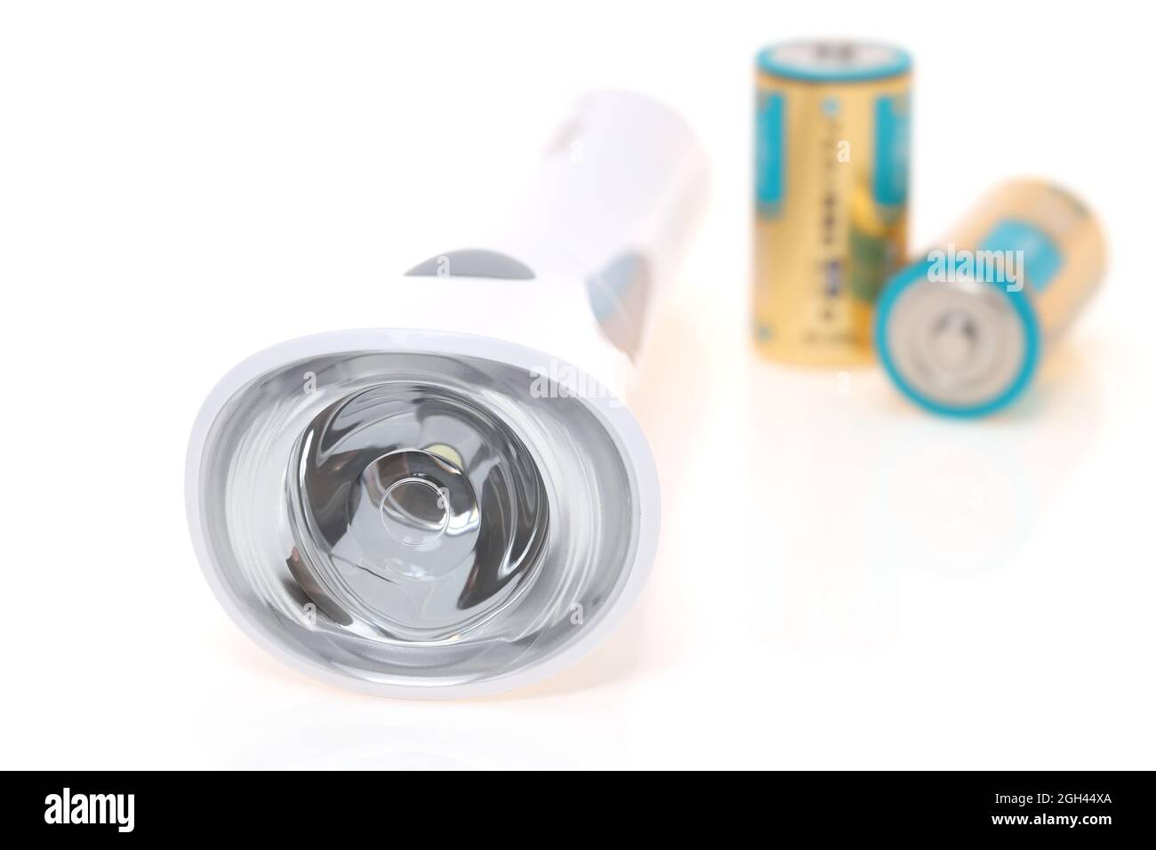 Elektrische LED-Taschenlampe mit trockener Zelle isoliert auf weißem Hintergrund Stockfoto