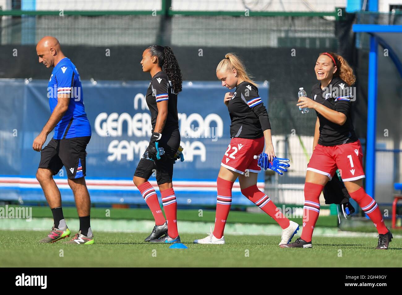 Fabrizio Casazza, Selena Babb (Sampdoria), Elisabetta Pescarolo (Sampdoria), Amanda Tampieri (Sampdoria) während des Fußballspiels UC Sampdoria gegen AC Mailand, Italien, Serie A in Bogliasco (GE), September 04 2021 Stockfoto