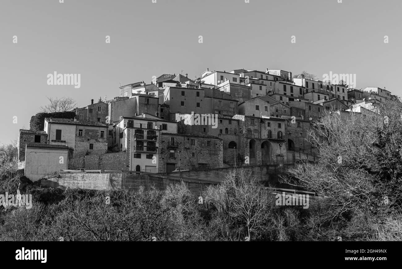 Miranda, Isernia, Molise. In der Provinz Isernia, nur wenige Kilometer von der Stadt Pentra entfernt, liegt Miranda, ein charmantes Dorf auf 900 m. Stockfoto