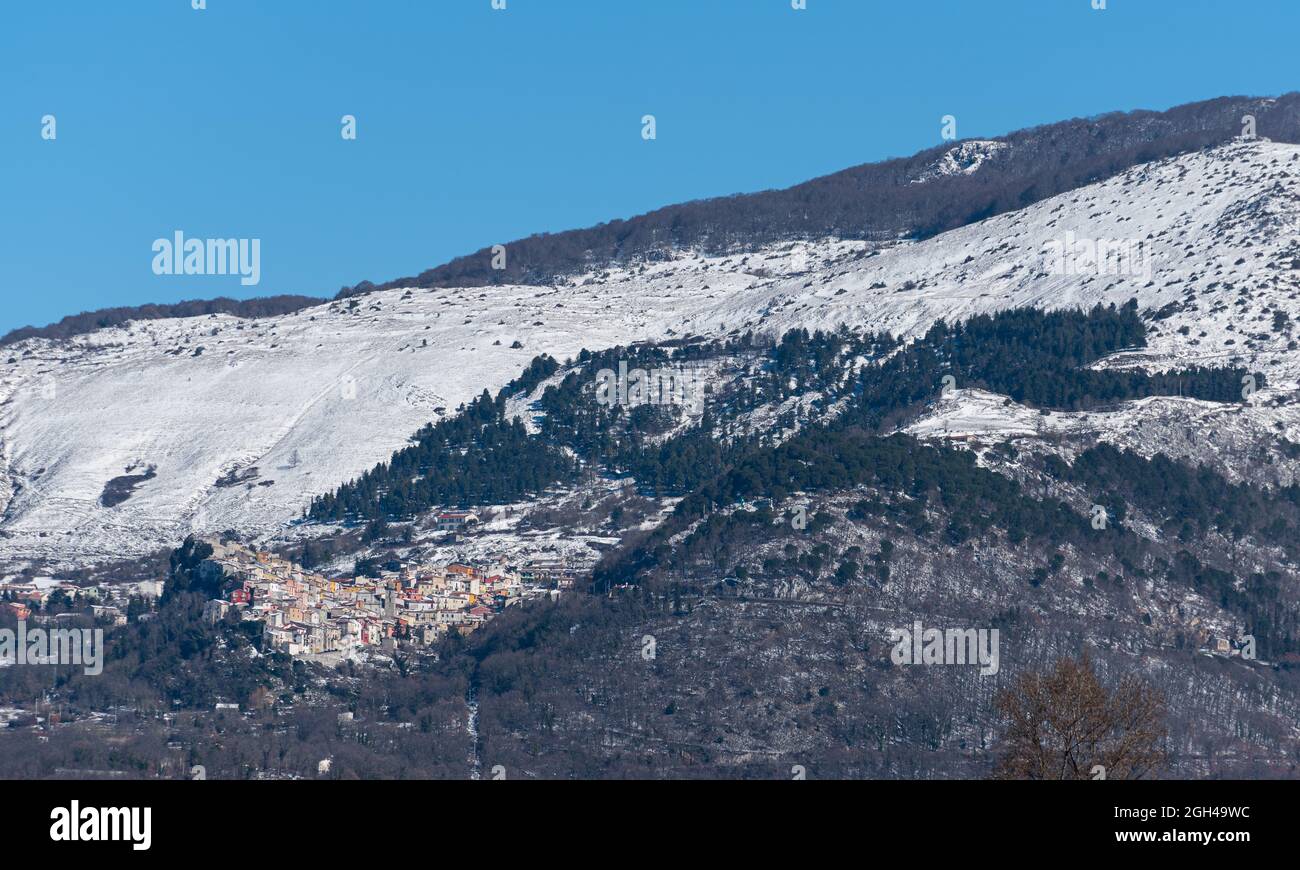 Miranda, Isernia, Molise. In der Provinz Isernia, nur wenige Kilometer von der Stadt Pentra entfernt, liegt Miranda, ein charmantes Dorf auf 900 m. Stockfoto