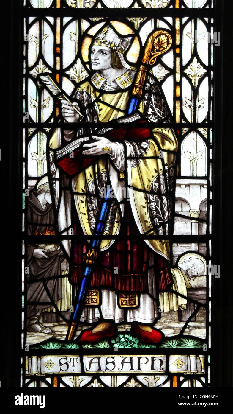 Buntglasfenster mit Darstellung von Saint Asaph in der St Asaph Cathedral, Wales Stockfoto