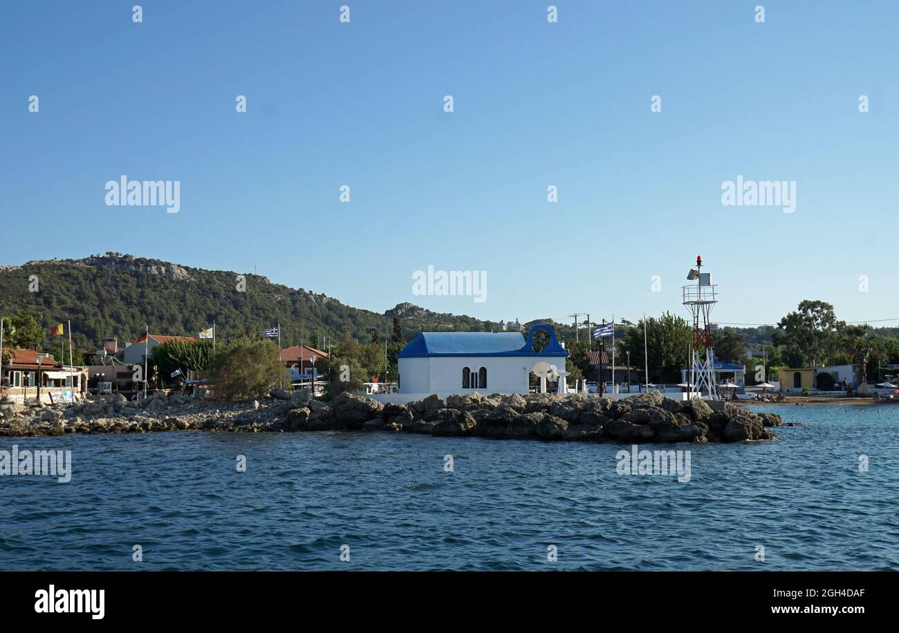 Traditionelle christliche Kapelle am Hafen von faliraki Stockfoto