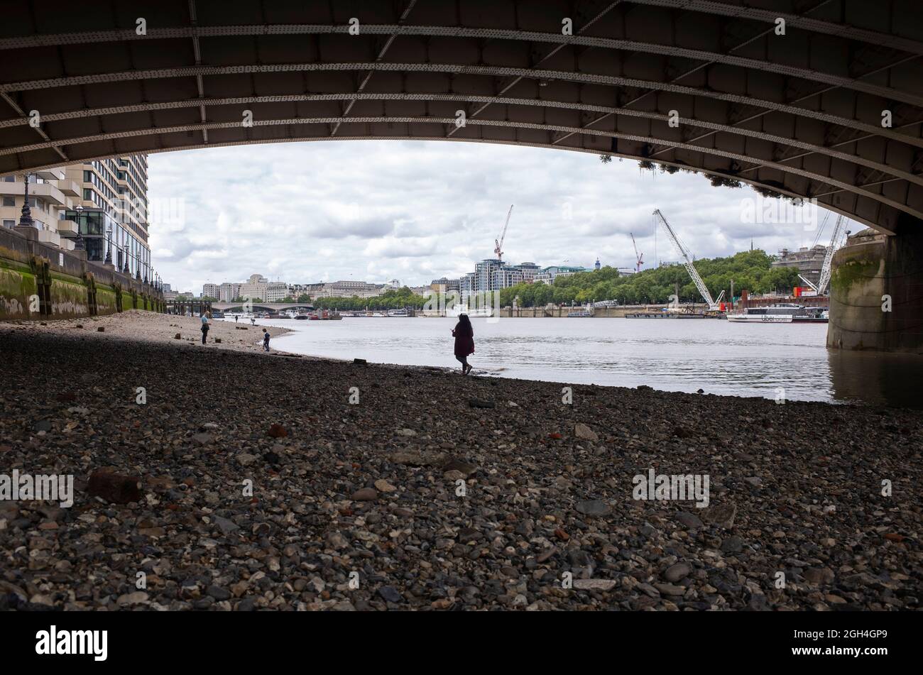 Dokumentarische Fotografien von Themse bei Ebbe in Bankside London Stockfoto