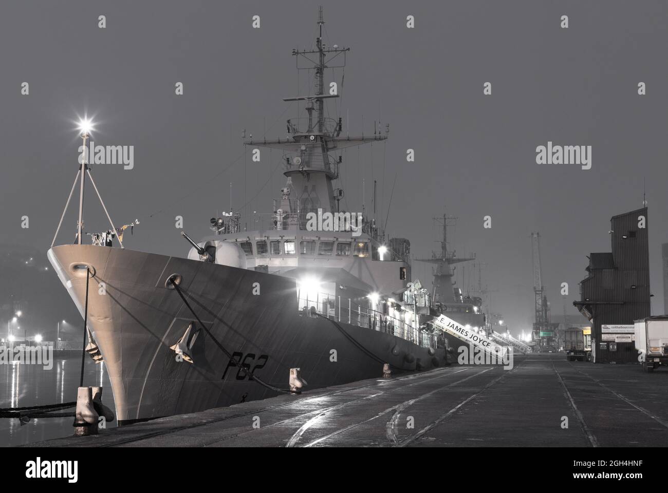 Cork City, Cork, Irland. September 2021. Marineschiffe, LÉ Samual Beckett, LÉ James Joyce, LÉ William Butler Yeats und LÉ George Bernard Shaw an ihrem Liegeplatz am Kennedy Quay, nachdem sie in das Stadtzentrum von Cork gesegelt waren, um den National Services Day zu unterstützen und den 75. Jahrestag des Marinedienstes in Cork Irland zu begehen. - Bild; David Creedon / Alamy Live News Stockfoto