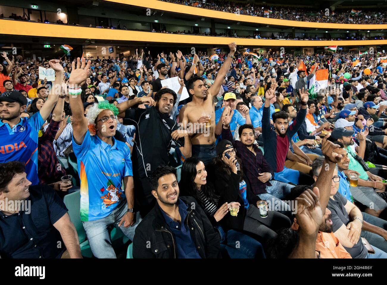 Sydney, Australien, 8. Dezember 2020. Indien-Fans beim Cricket-Spiel der Dettol T20 Series zwischen Australien und Indien auf dem Sydney Cricket Ground am 08. Dezember 2020 in Sydney, Australien. Quelle: Steven Markham/Speed Media/Alamy Live News Stockfoto