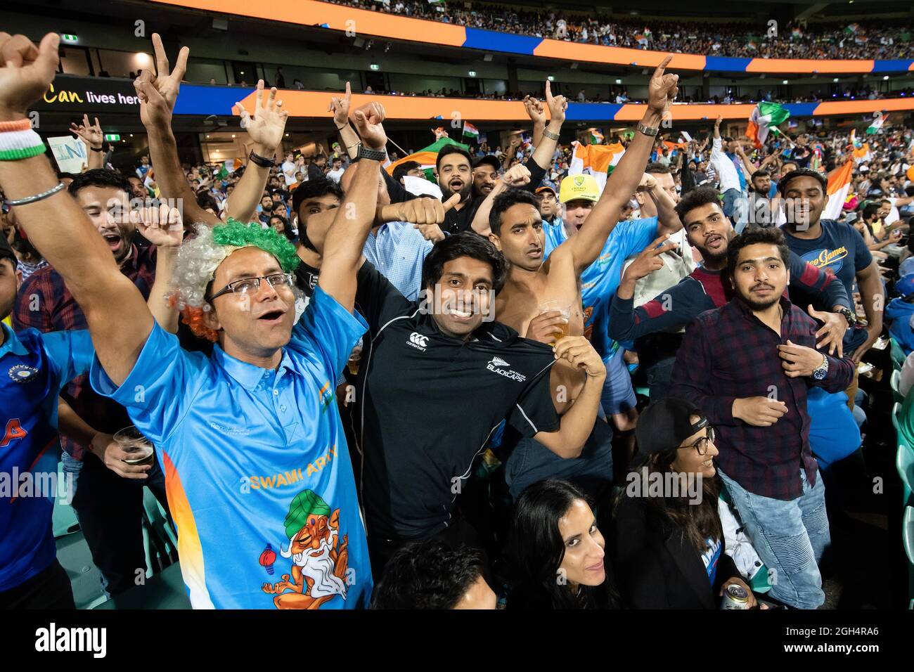 Sydney, Australien, 8. Dezember 2020. Indien-Fans beim Cricket-Spiel der Dettol T20 Series zwischen Australien und Indien auf dem Sydney Cricket Ground am 08. Dezember 2020 in Sydney, Australien. Quelle: Steven Markham/Speed Media/Alamy Live News Stockfoto