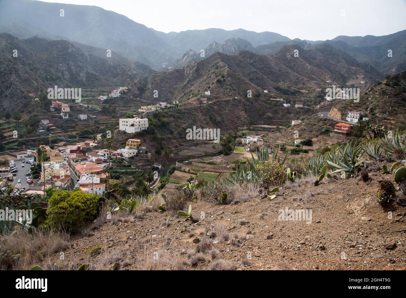 Vallehermoso ist die Hauptansiedlung des Hermoso-Tals in einer steilen Schlucht, in die der Barranco del Valle an der Nordküste von La Gomera einmündet Stockfoto