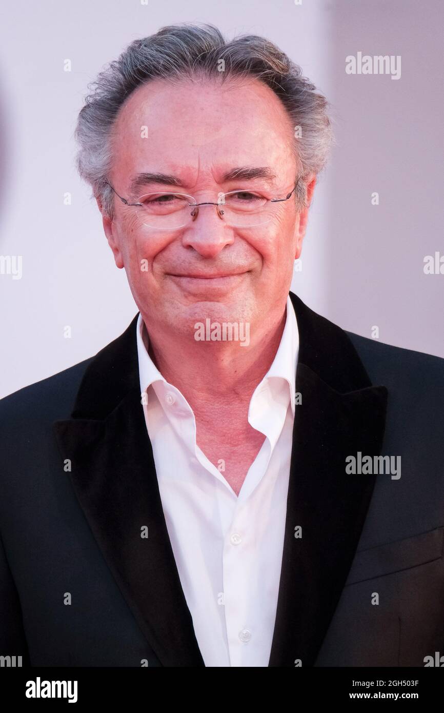 Palazzo del Cinema, Lido di Venezia, Venedig, Italien. September 2021. Oscar Martinez posiert auf dem roten Teppich für DIE COMPETENCIA OFICIAL während der 78. Internationalen Filmfestspiele von Venedig. Bild nach Kredit: Julie Edwards/Alamy Live News Stockfoto