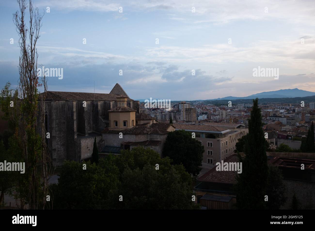 Blick auf Girona und seine Altstadt, Katalonien, Nordspanien. Stockfoto