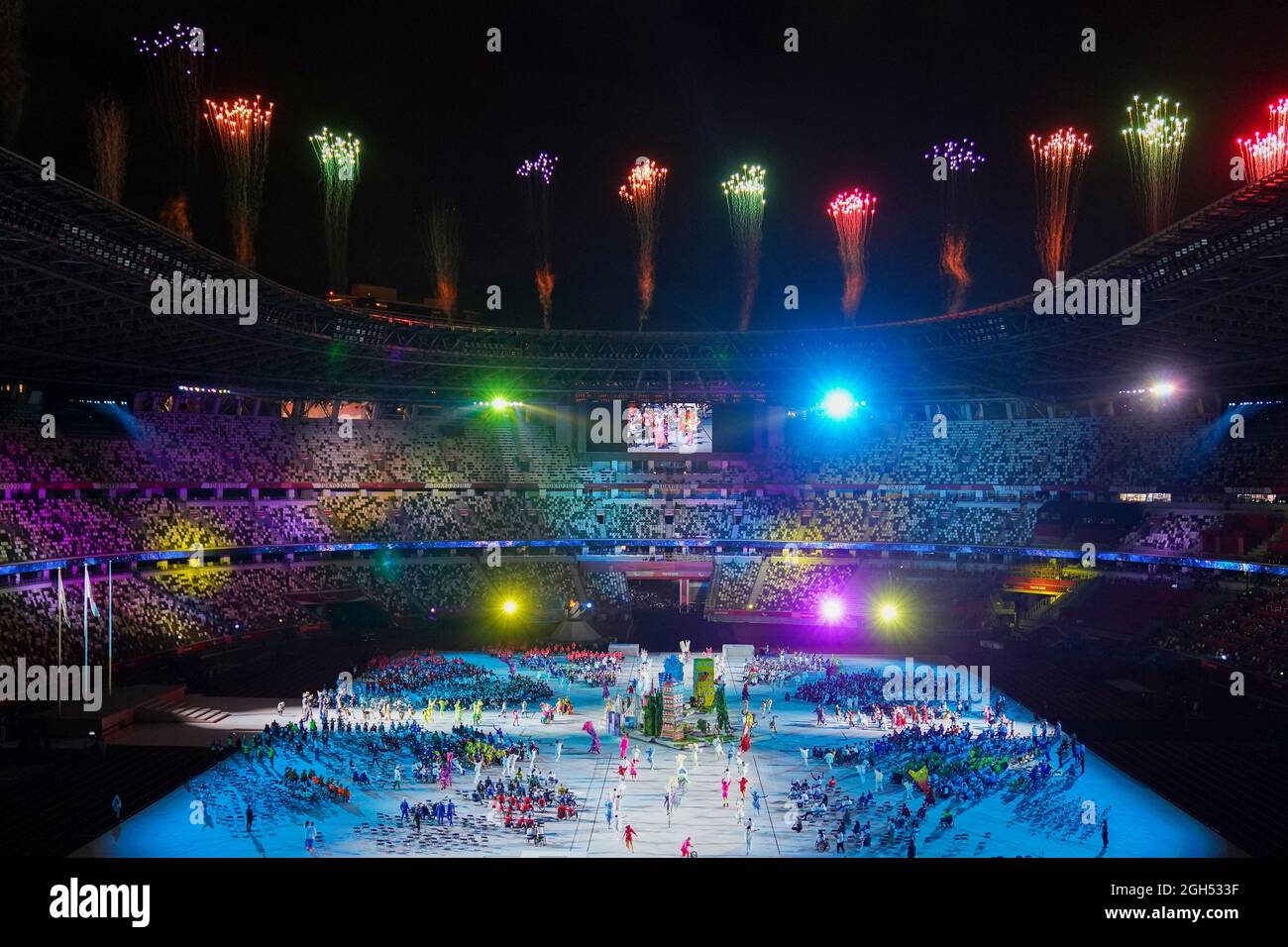 TOKIO, JAPAN - 5. SEPTEMBER: Feuerwerk während der Abschlusszeremonie der Paralympischen Spiele 2020 in Tokio im Olympiastadion am 5. September 2021 (Foto von Helene Wiesenhaan/Orange Picics) NOCNSF Atletiekunie Credit: Orange Pics BV/Alamy Live News Stockfoto