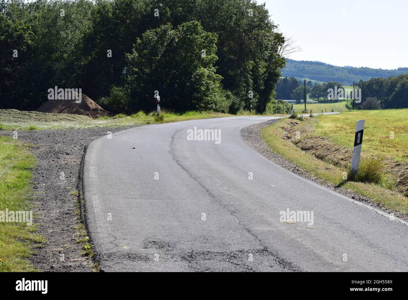 Schlechte Straße in der Eifel Stockfoto