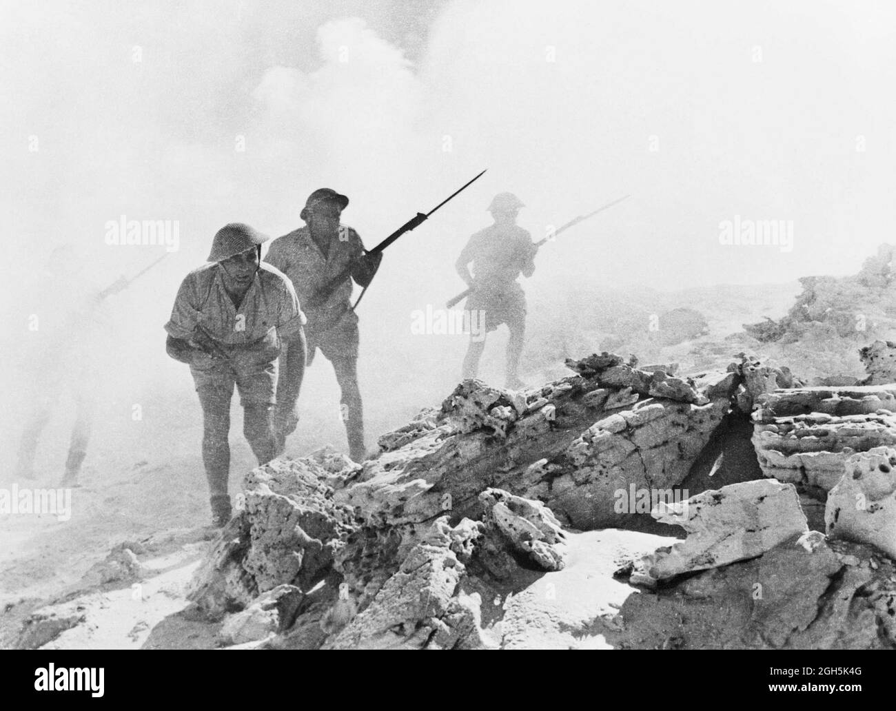 Australische Truppen kämpfen in der nordafrikanischen Wüste bei der Schlacht von El Alamein in Ägypten Stockfoto