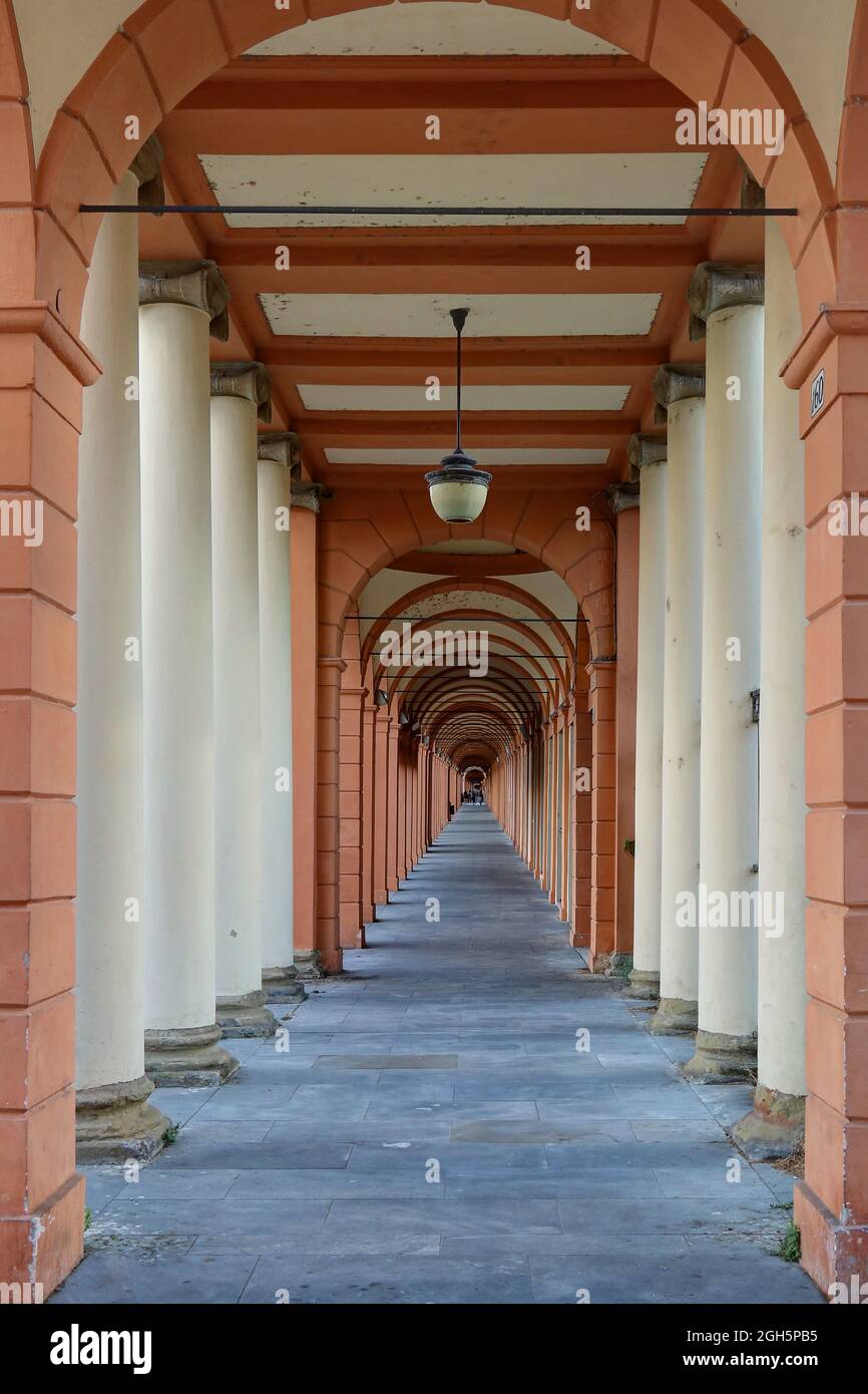 Portikus der Stadt Bologna, UNESCO-Weltkulturerbe 2021, Emilia-Romagna, Italien Stockfoto