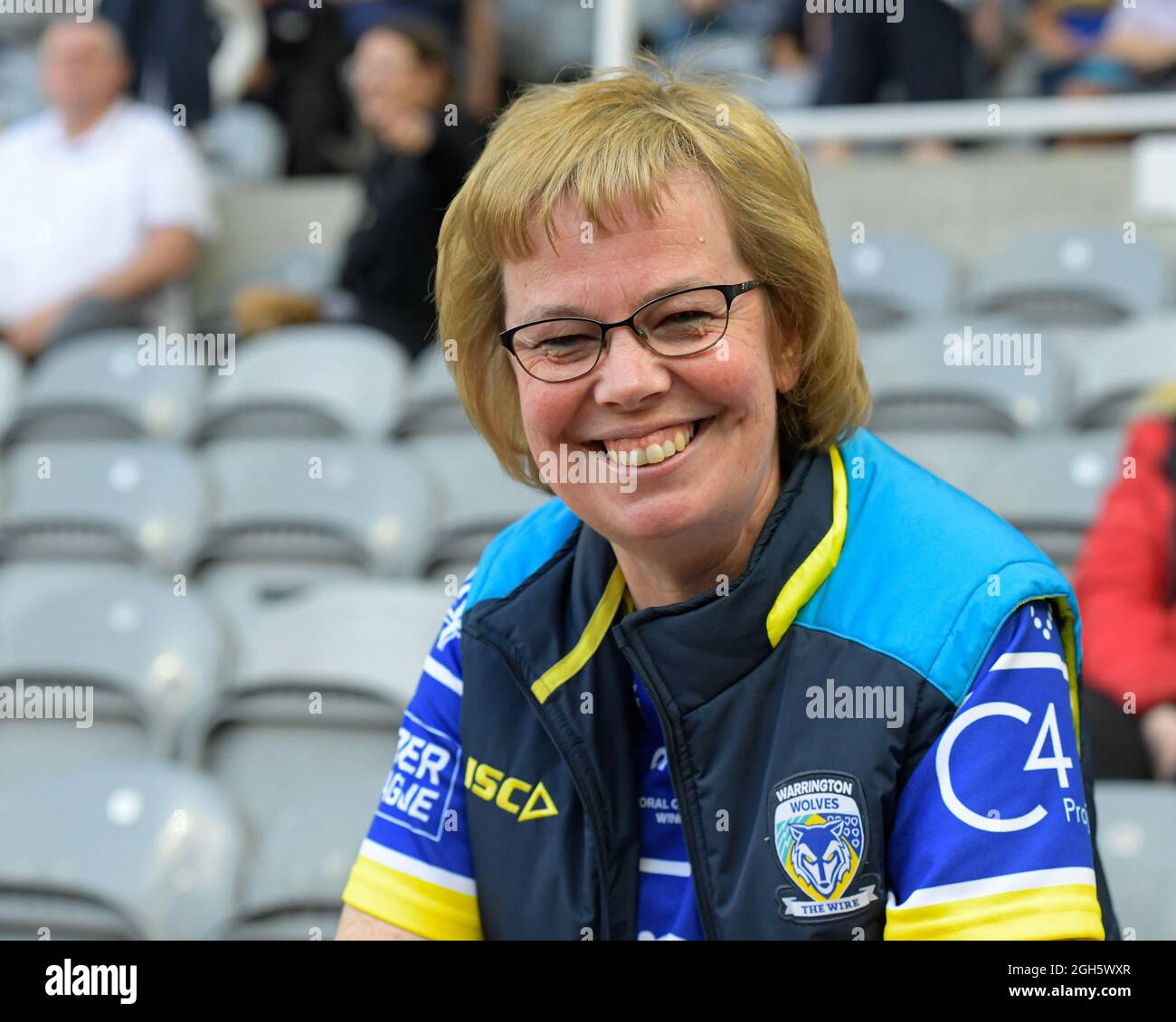 Die Warrington Wolves Fans genießen das Spiel am Magic Weekend Stockfoto