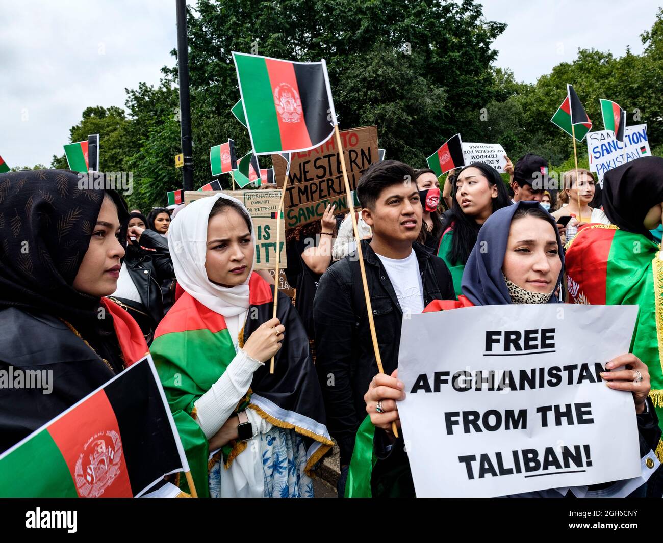 Anti-Taliban-Afghanen marschierten durch London, verraten durch den Abzug der USA und des Vereinigten Königreichs aus Afghanistan. Ende des Stellvertreterkrieges, Ende der Morde und Sanktion Pakistans. 28.08.2021 Stockfoto