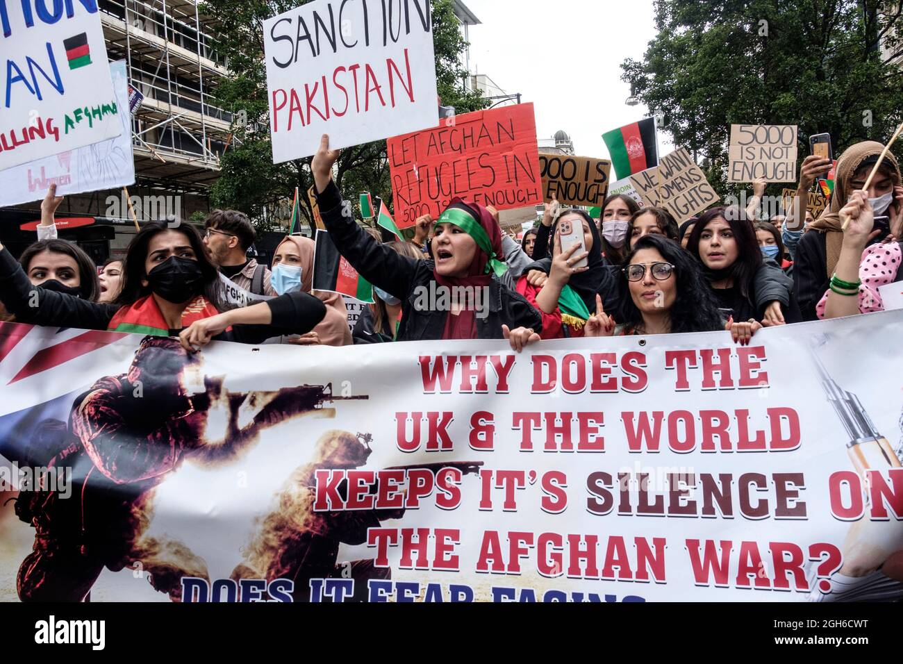 Anti-Taliban-Afghanen marschierten durch London, verraten durch den Abzug der USA und des Vereinigten Königreichs aus Afghanistan. Ende des Stellvertreterkrieges, Ende der Morde und Sanktion Pakistans. 28.08.2021 Stockfoto