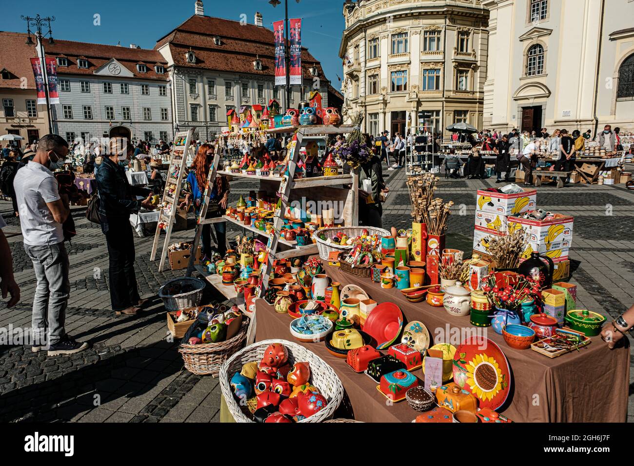 Sibiu City, Rumänien - 05. September 2021. Traditionelle rumänische handgemachte Keramik-Markt auf der Töpfermesse aus Sibiu, Rumänien Stockfoto