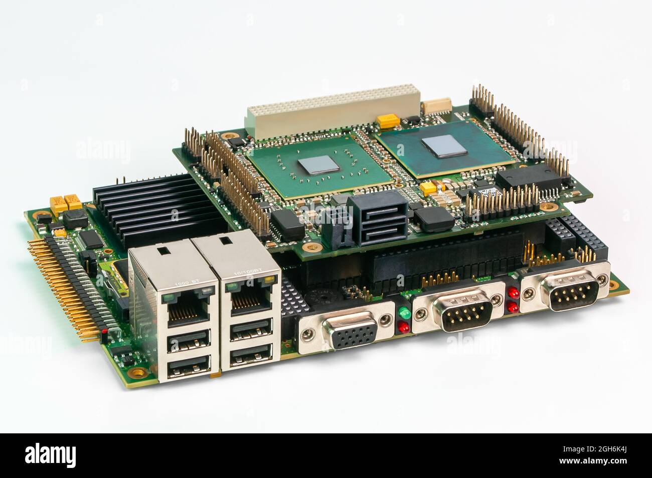 Integrierte robuste cpu-Platine auf weißem Hintergrund Stockfoto