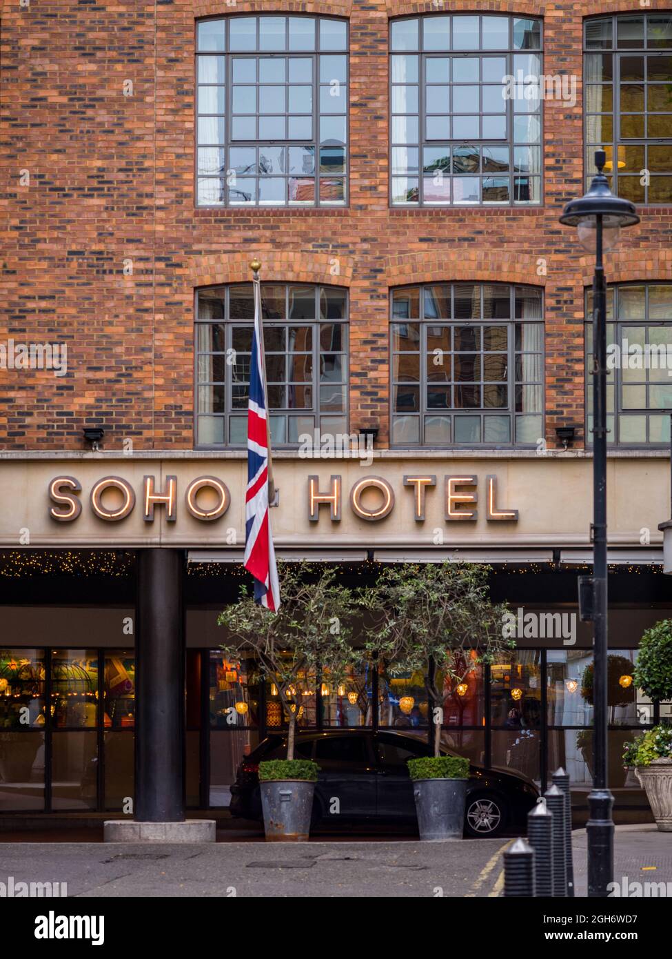 Das Soho Hotel auf der Richmond Mews, Soho, London. Boutique Hotel in einem ehemaligen Lagerhaus Gebäude im Herzen von Londons Soho Entertainment District. Stockfoto