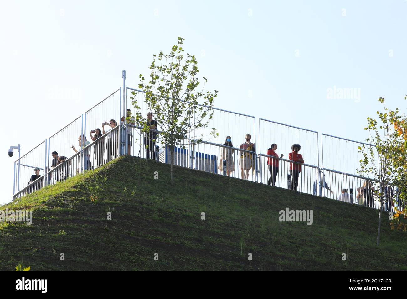 Marble Arch Mound, eine temporäre Installation - ein 25 m hoher künstlicher Hügel, mit einer Aussichtsplattform an der Spitze, gebaut, um Menschen nach London zurückzulocken Stockfoto