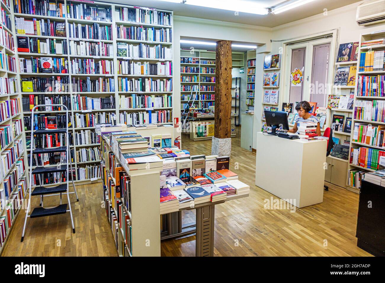 Madrid S;Pain,Chamberi,Calle de Genova,PASAJES Libreria Internacional Bücherregale, Innenräume Bücher zeigen Verkauf Geschäft Geschäft Geschäft Stockfoto