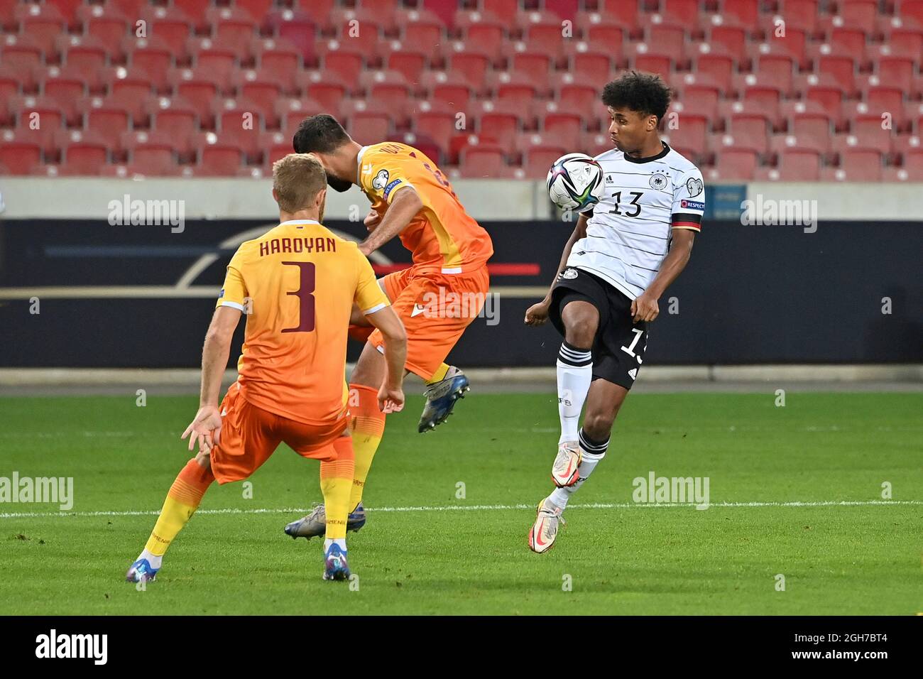 Von rechts: Karim ADEYEMI (GER), Aktion, Duelle gegen WBEYMAR (Armenien)  und Varazdat Haroyan (Armenien). Fußball Laenderspiel, WM Qualification  Group J Spieltag 5, Deutschland - Armenien 6-0 am 05.09.2021 in Stuttgart,  Mercedes Benz Arena ...