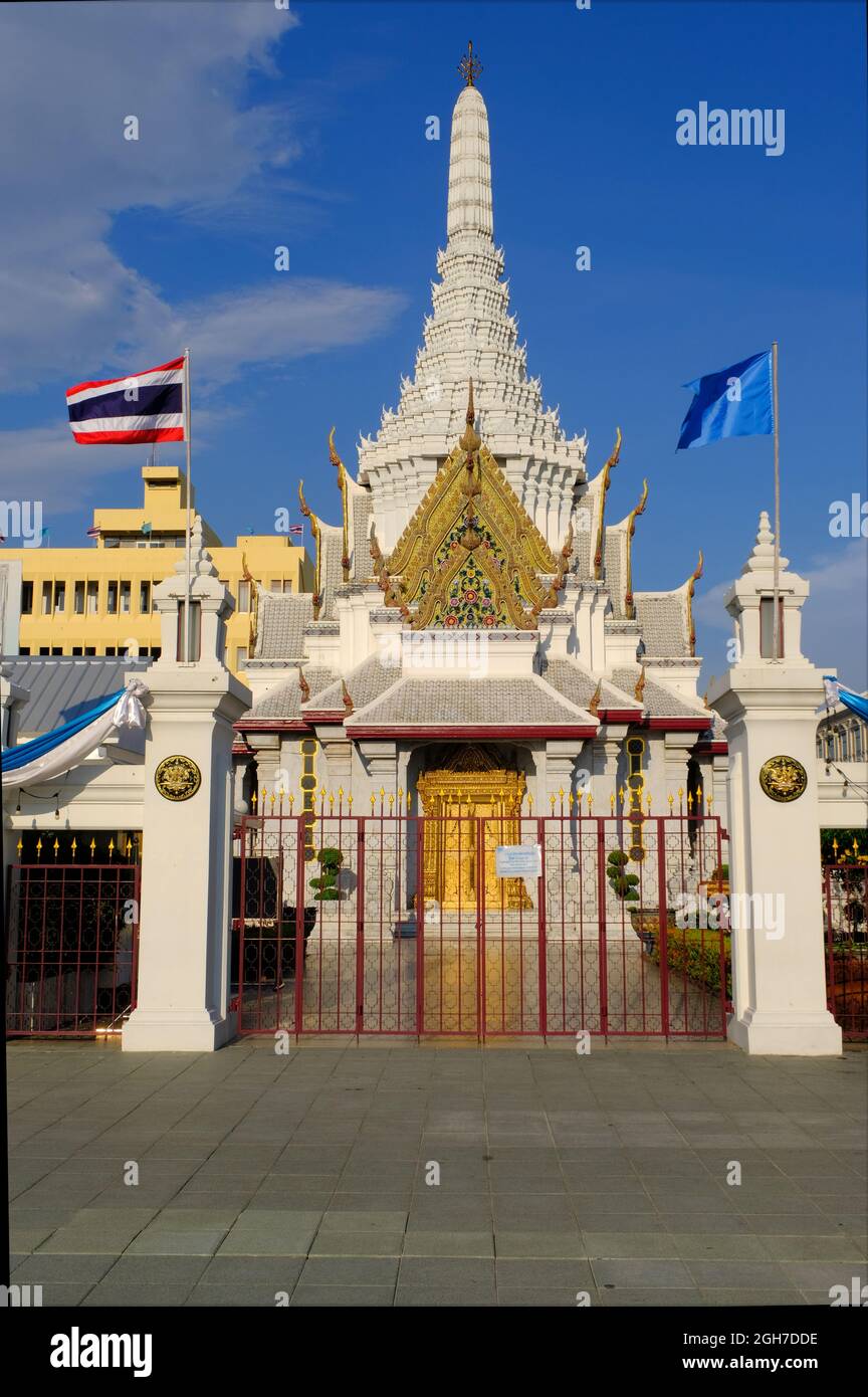 Wat Lak Mueang oder der City Pillar Shrine enthält Bangkoks Stadtsäule, die am 21. April 1782 von König Rama I aufgestellt wurde, um Bangkok zu gründen. Stockfoto