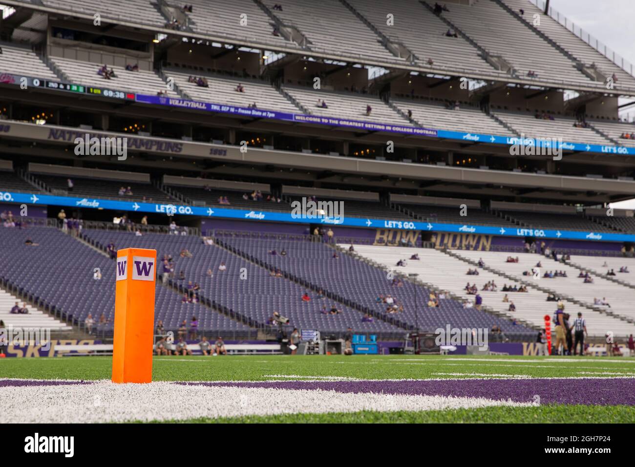 Allgemeine Ansicht des Feldes von Alaska Airlines im Husky Stadium vor dem 1. Quartal eines NCAA-College-Fußballspiels zwischen den Washington Huskies und Th Stockfoto