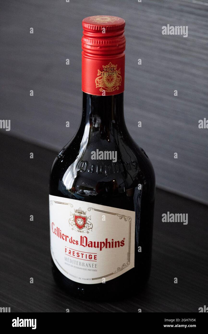 Flasche Cellier des Dauphins Prestige französischer Rotwein Stockfoto