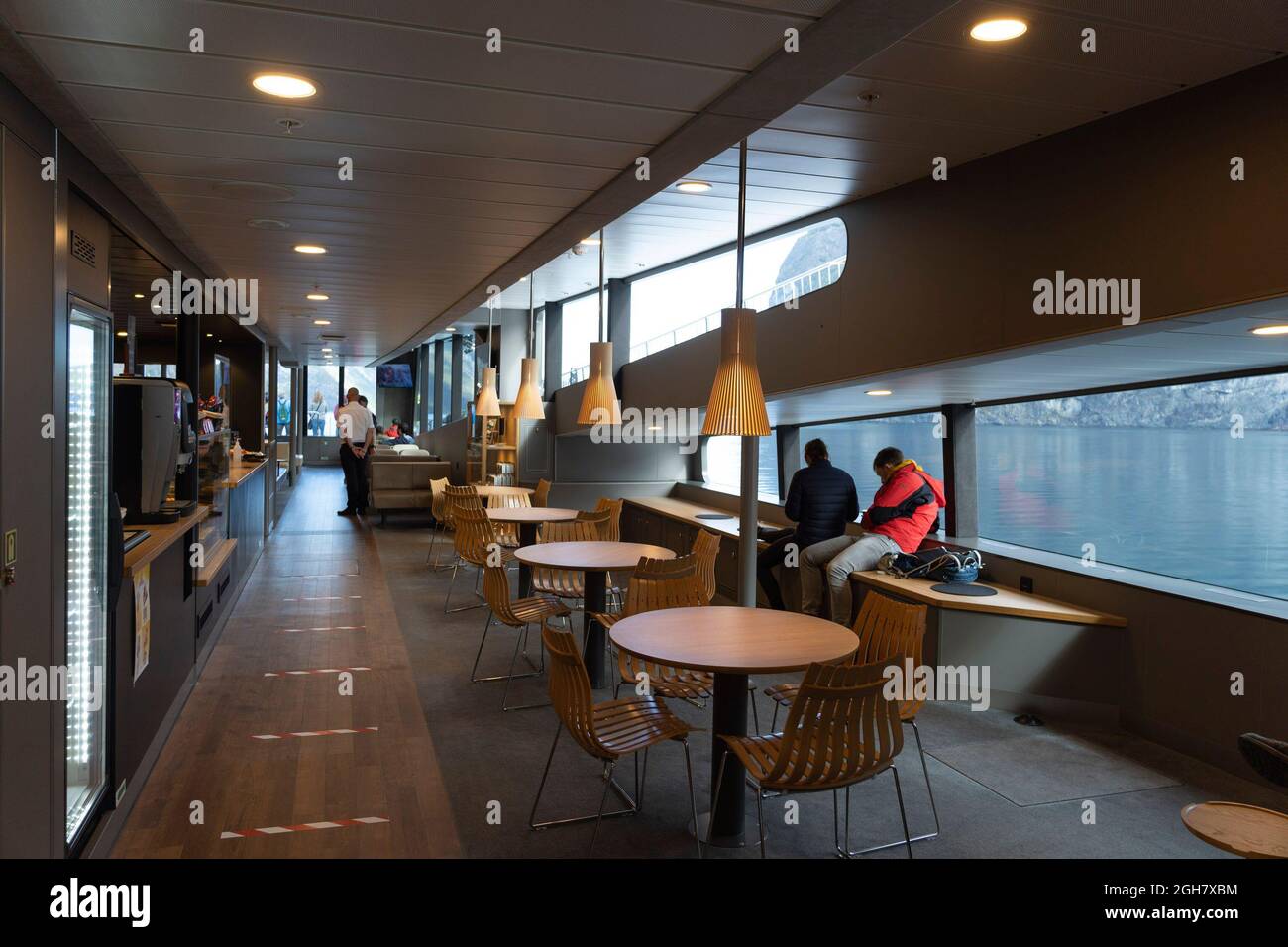 Cafeteria der Zukunft des Sightseeing-Schiffes Fjorde in Norwegen, Europa Stockfoto