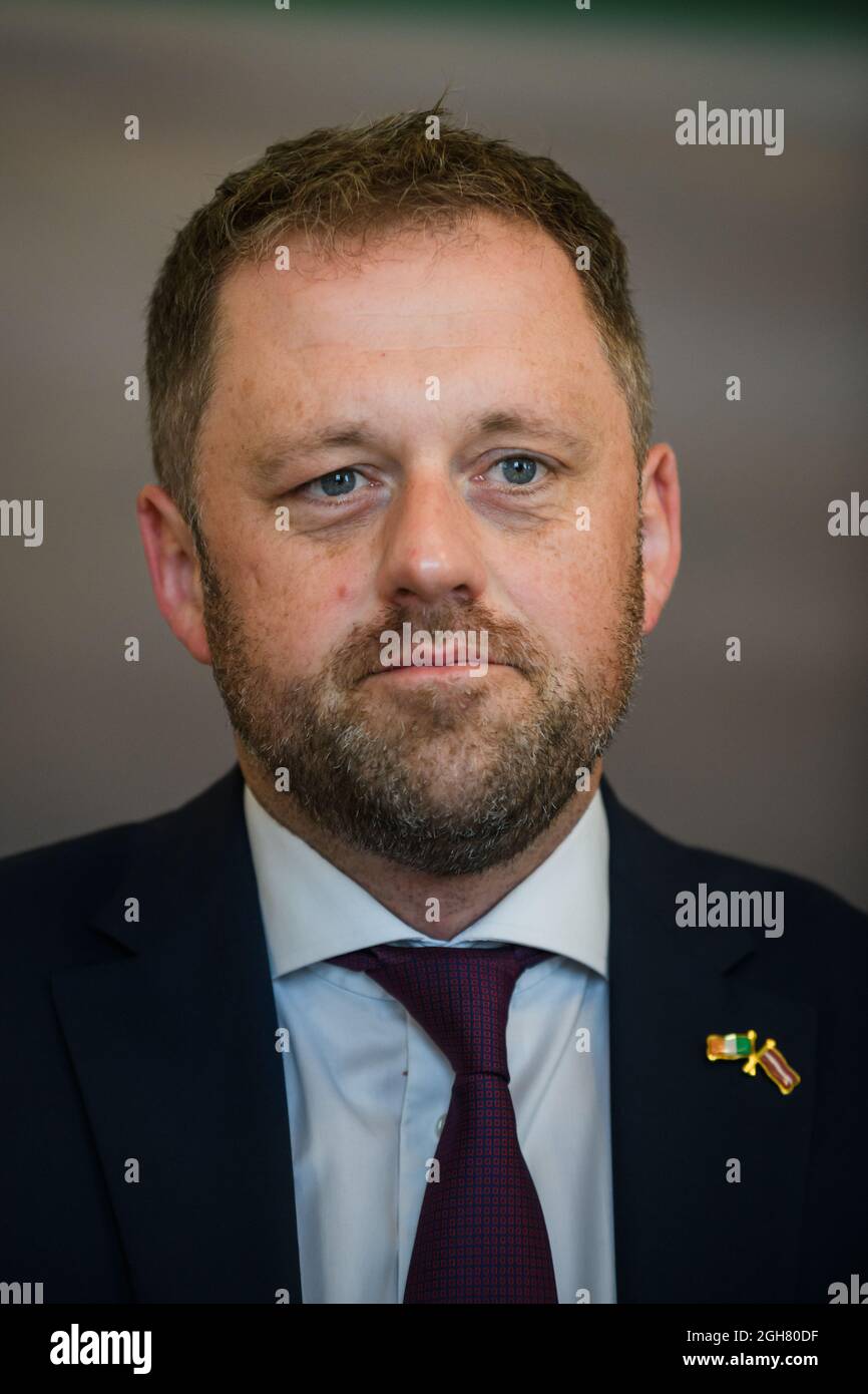 RIGA, LETTLAND. September 2021. Edgars Rinkevics, Außenminister Lettlands, trifft Thomas Byrne (Foto) Staatsminister für europäische Angelegenheiten Irlands, Quelle: Gints Ivuskans/Alamy Live News Stockfoto