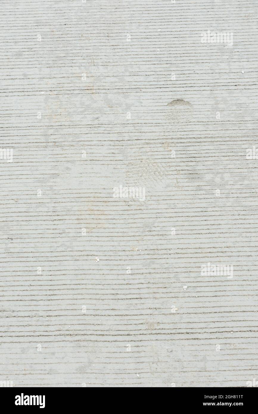 Fußabdruck Mensch auf Fußpfad Nahaufnahme von Beton und Detail der Textur. Stockfoto