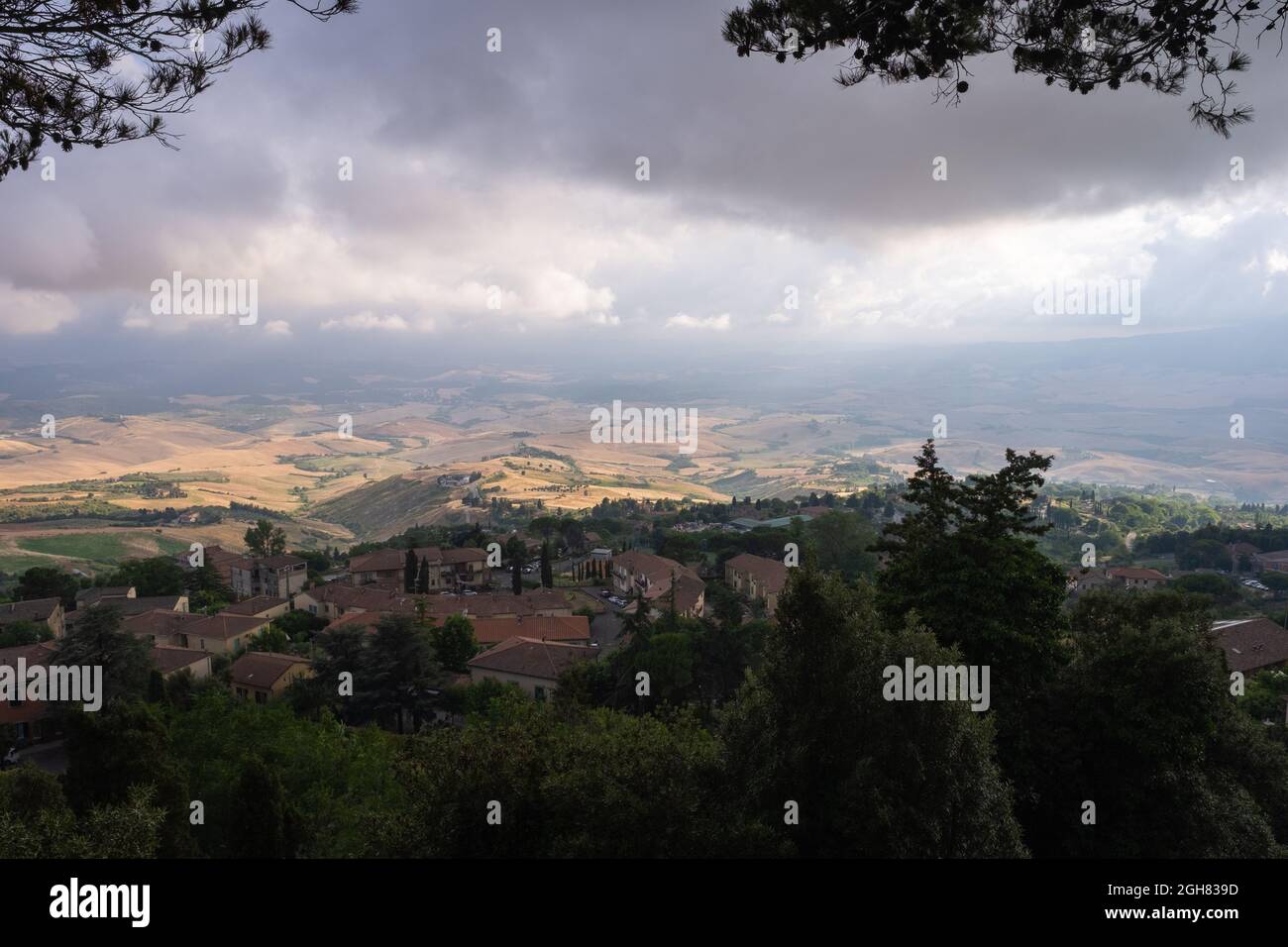Landschaft Blick auf die toskanischen Hügel von Voltera Stockfoto