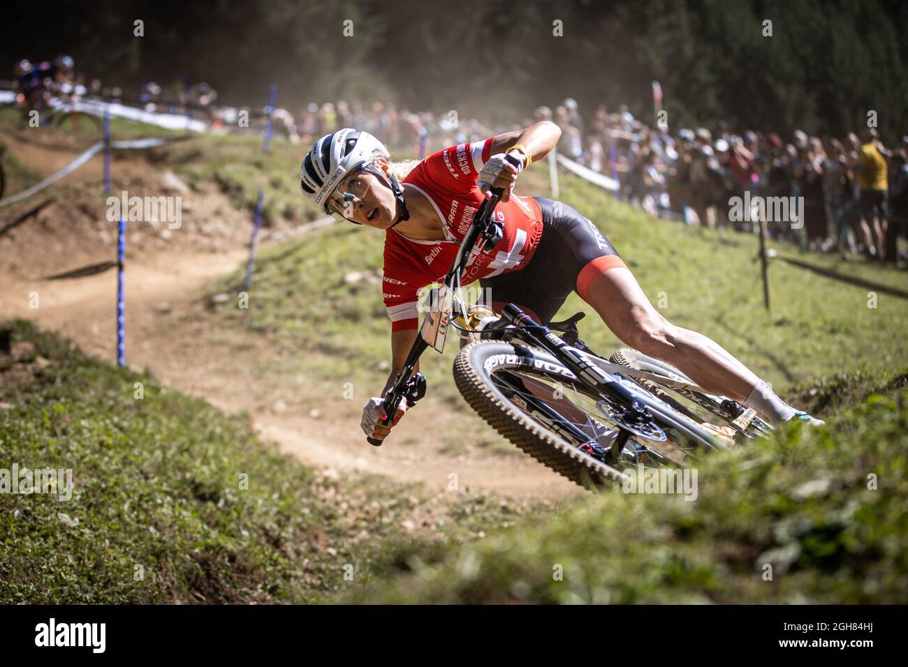 Jolanda Neff aus der Schweiz im Einsatz beim Mercedes-Benz UCI Mountain Bike World Cup - Cross-Country Rennen in Lenzerheide, Schweiz, September Stockfoto