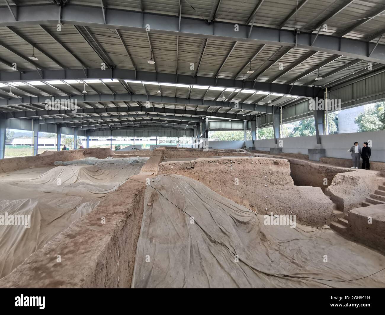 Yiwu. Oktober 2020. Das am 23. Oktober 2020 aufgenommene Foto zeigt eine Ansicht der Qiaotou-Ausgrabungsstätte in Yiwu, der ostchinesischen Provinz Zhejiang. ZUM „man Brewed Beer in Southern China vor 9,000 Jahren“ Credit: Feng Yuan/Xinhua/Alamy Live News Stockfoto