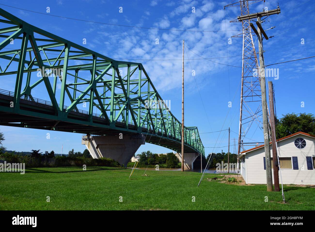 Die US-35 Autobahnbrücke über den Ohio River in der Kleinstadt Point Pleasant, West Virginia. Stockfoto