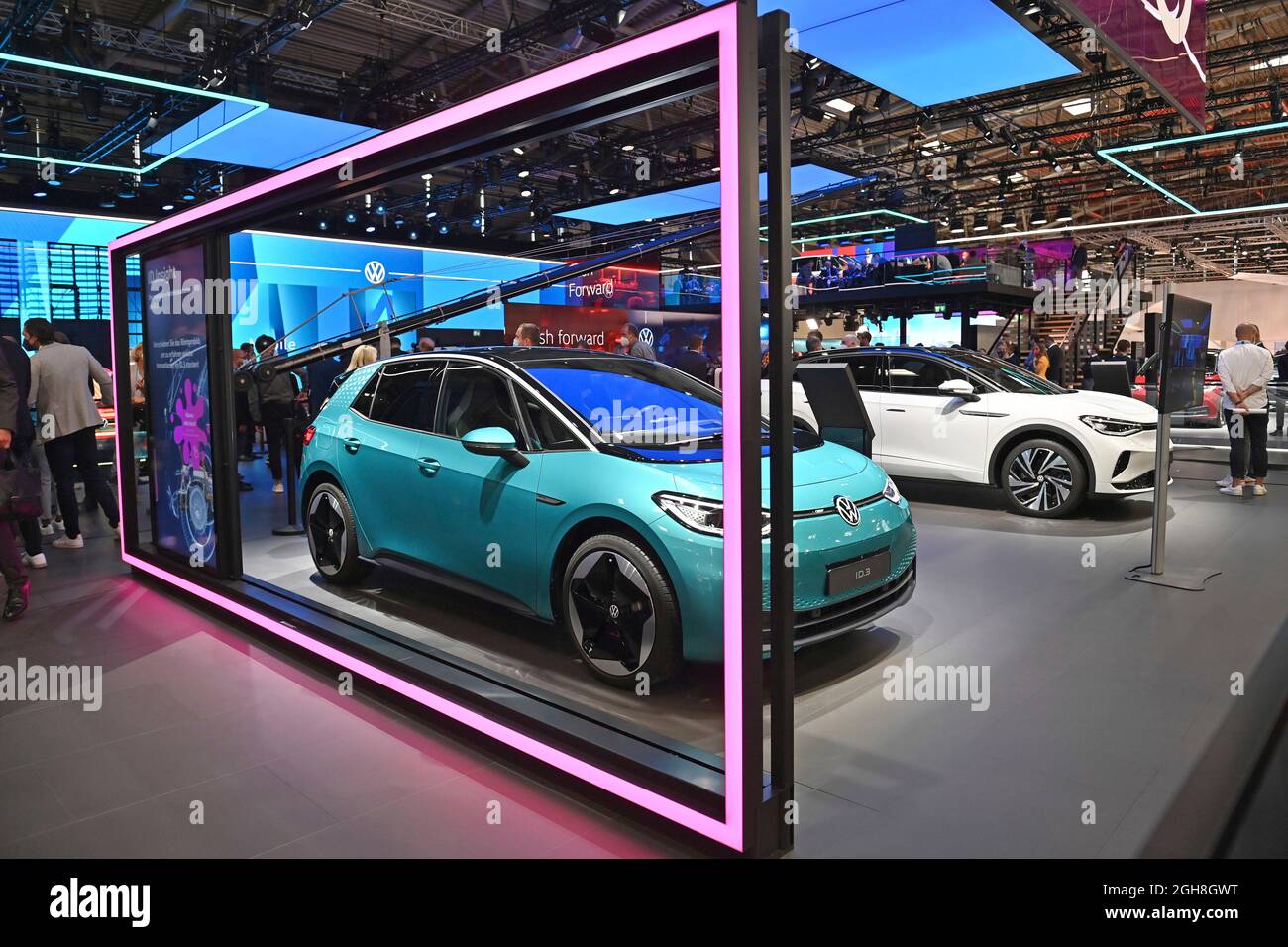 Stand von VW, Volkswagen mit der ID 3rd IAA Mobility Fair vom 7. Bis 12. September 2021 in München. Stockfoto