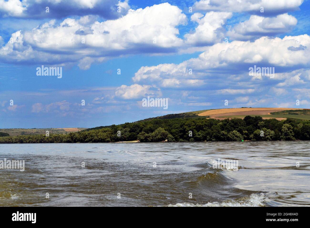 Donau beim Treffen des heißen Sommers Naturgebiete an der Donau und den Donauinseln in Rumänien Stockfoto