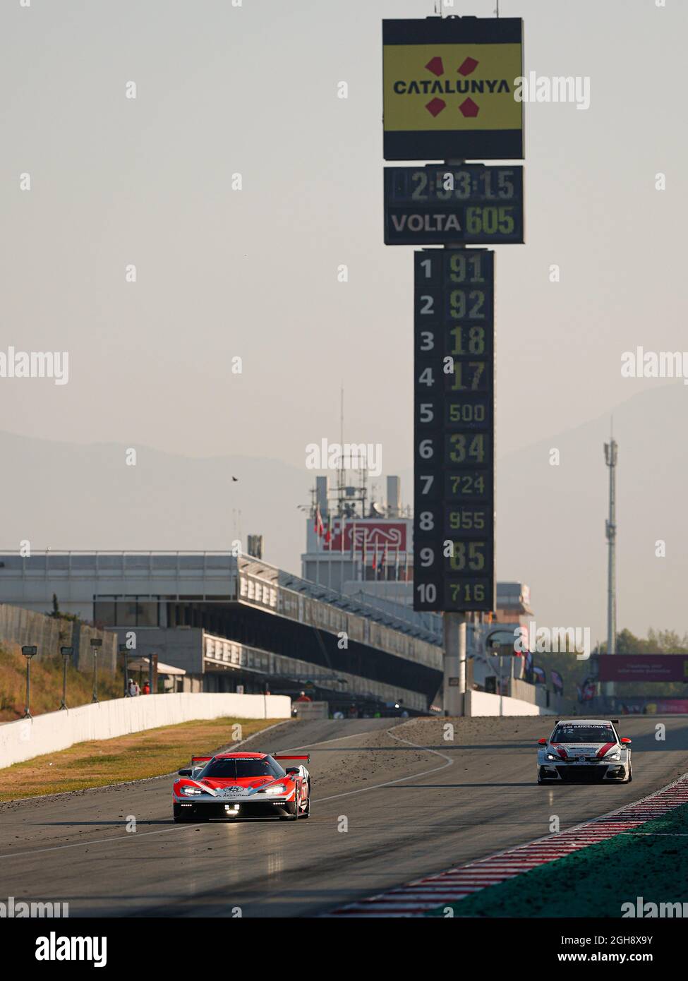 Montmelo, Barcelona, Spanien. September 2021. Autos beim HANKOOK 24H BARCELONA 2021 Rennen auf dem Circuit de Catalunya. (Bild: © David Ramirez/DAX via ZUMA Press Wire) Stockfoto