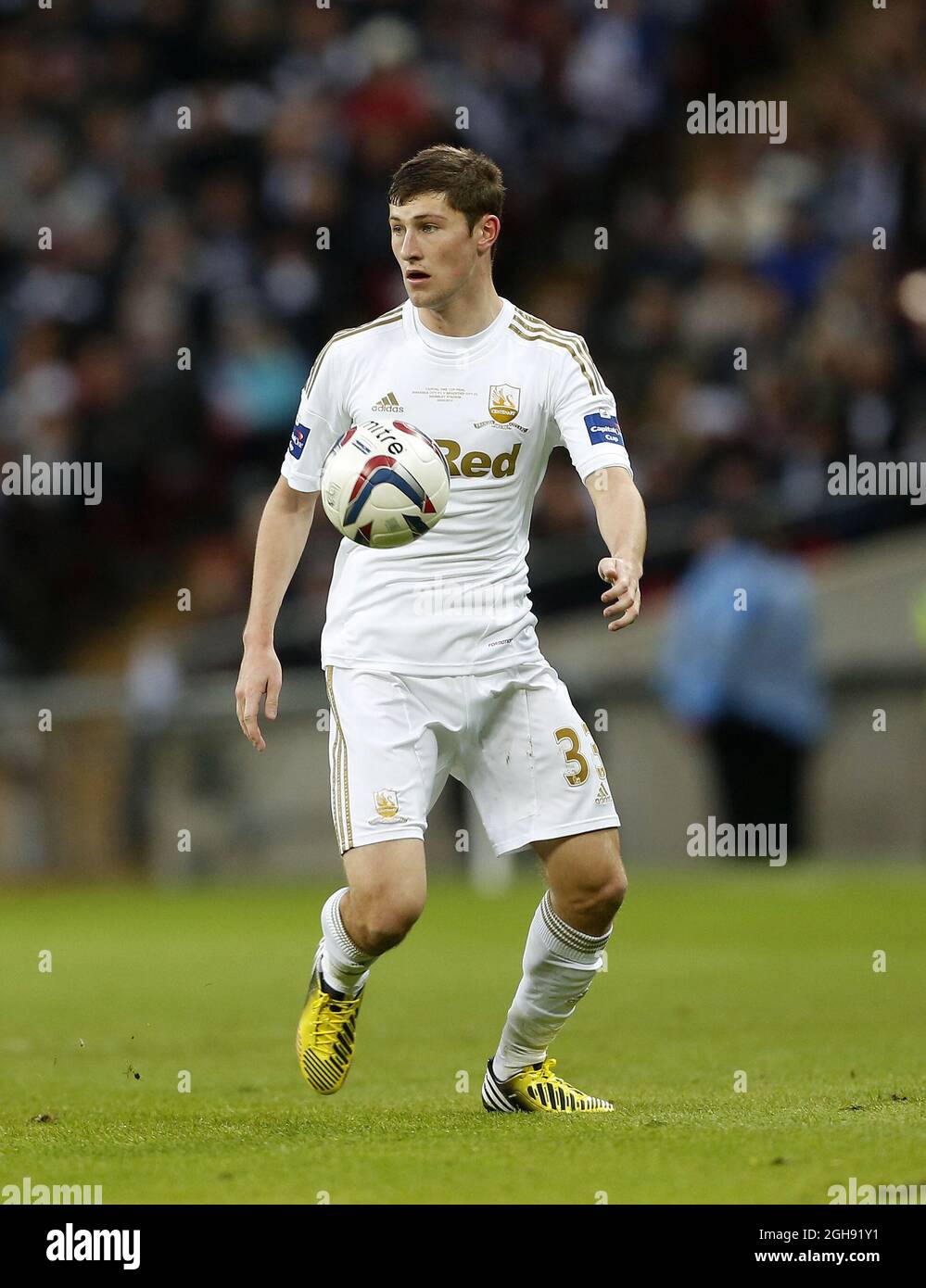 Ben Davies von Swansea in Aktion beim Capital One Cup Final zwischen Bradford City und Swansea City am 24. Februar 2013 im Wembley Stadium in London, Großbritannien. Stockfoto