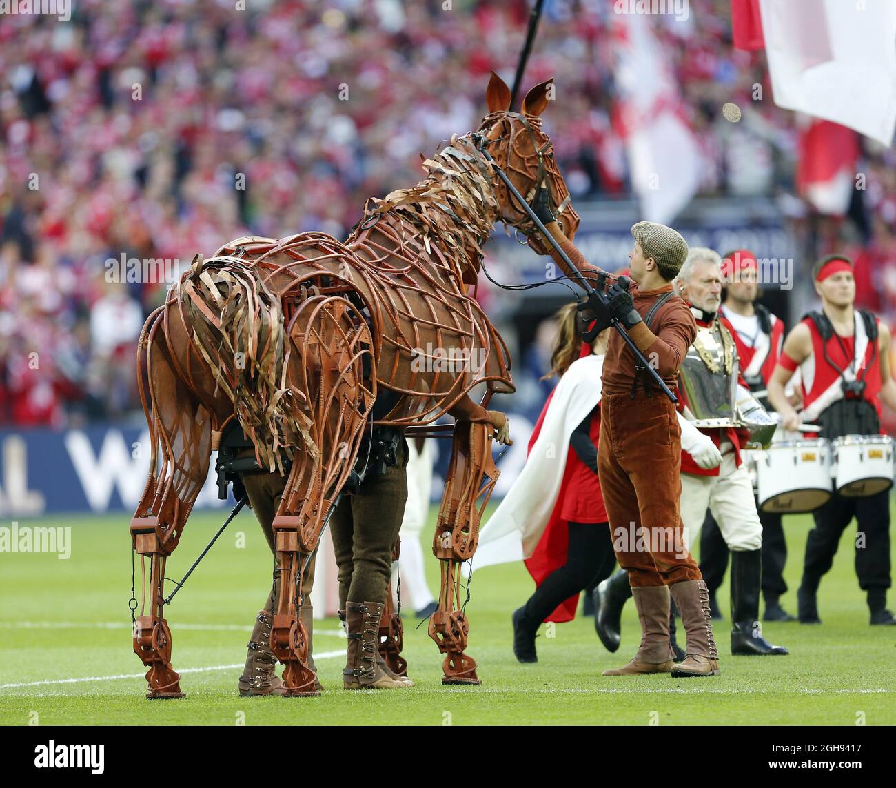 Unterhaltung vor dem Spiel in Wembley während des Champions-League-Finalmatches zwischen Borussia Dortmund und Bayern München am 25. Mai 2013 im Wembley-Stadion in London, Großbritannien. Stockfoto