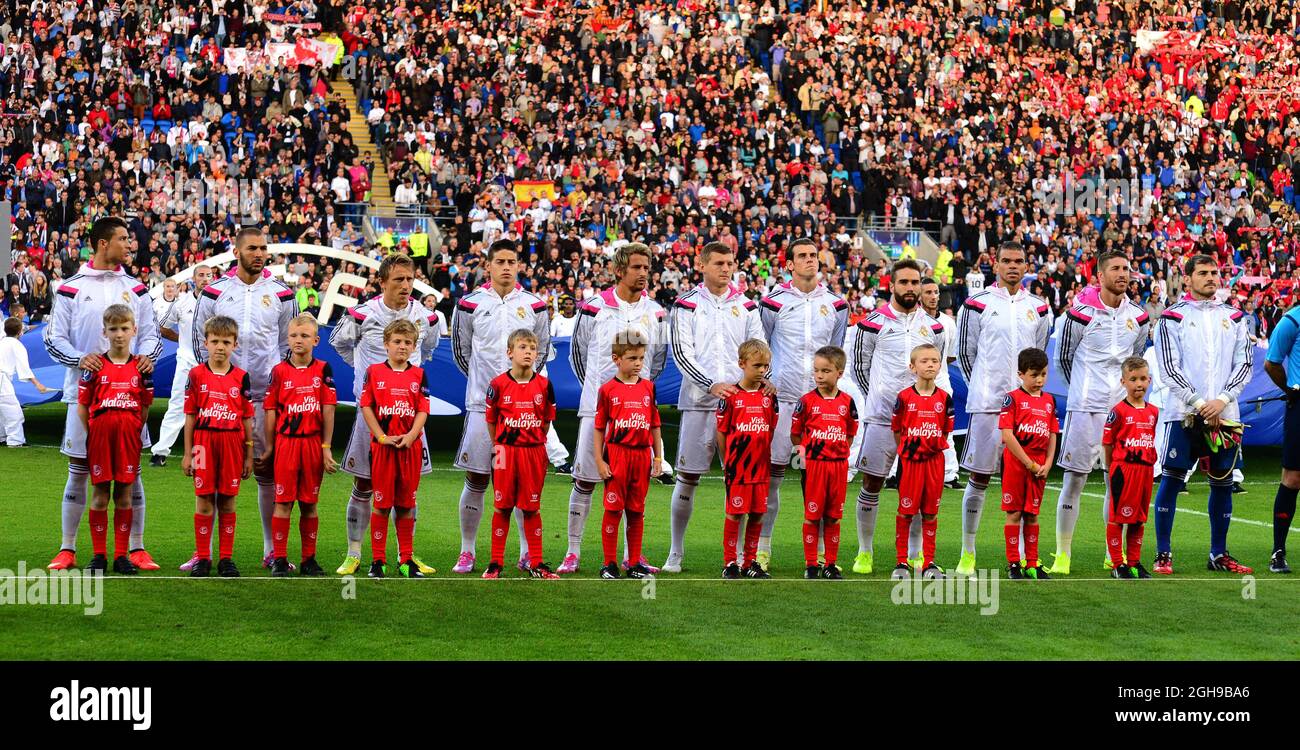 Die Galacticos von Real Madrid stehen vor dem Spiel - UEFA Super Cup Spiel zwischen Real Madrid und Sevilla im Cardiff City Stadium in Cardiff, Großbritannien am 12. August 2014. Pic Simon Bellis/Sportimage. Stockfoto