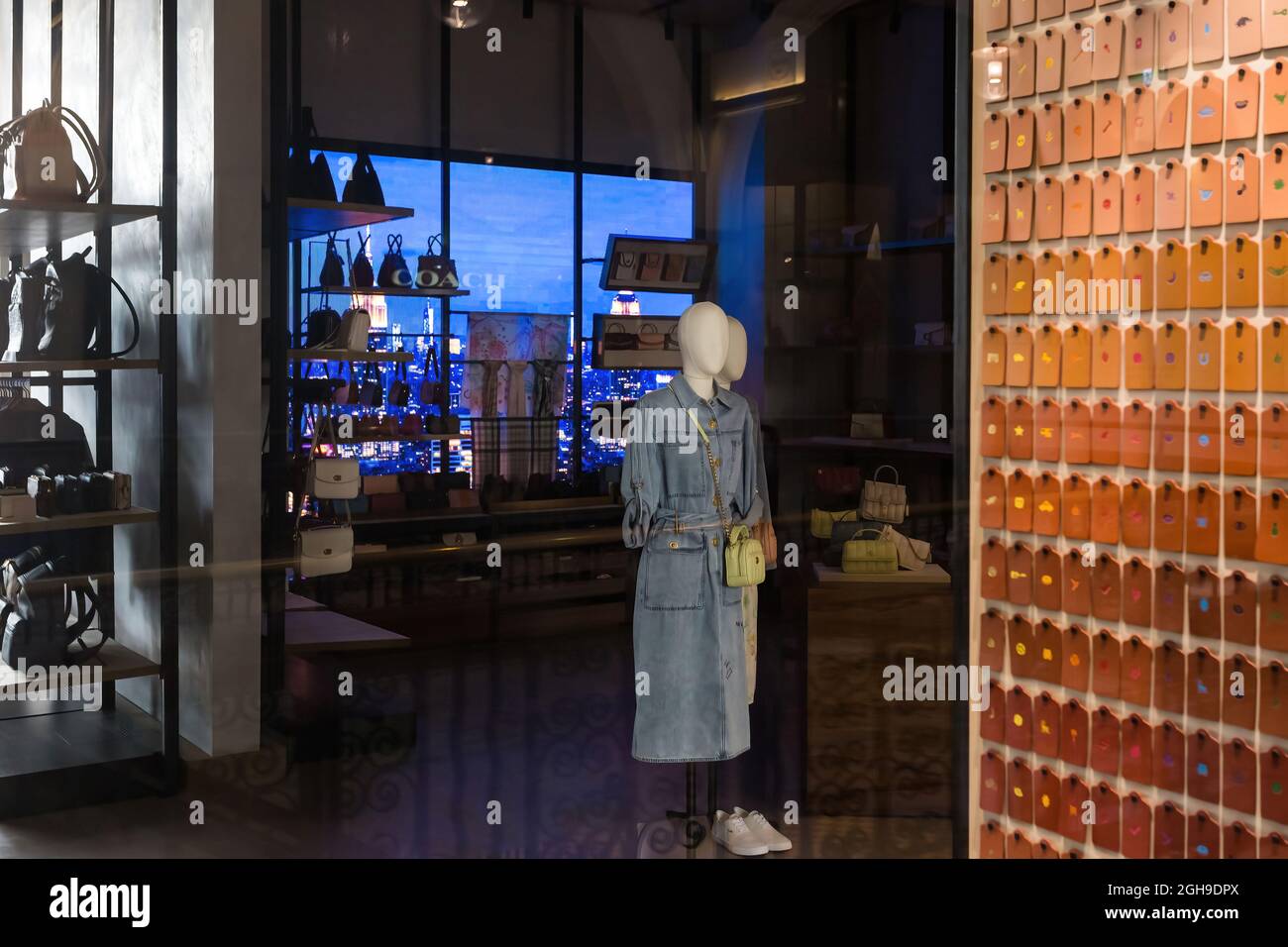 Sydney, Australien. Montag, 6. September 2021. Das zentrale Geschäftsviertel von Sydney sieht sehr verlassen aus, da die Sperre in Sydney aufgrund der Delta-Sorte von COVID-19 fortgesetzt wird. Leerer Laden im Queen Victoria Building. Quelle: Paul Lovelace/Alamy Live News Stockfoto