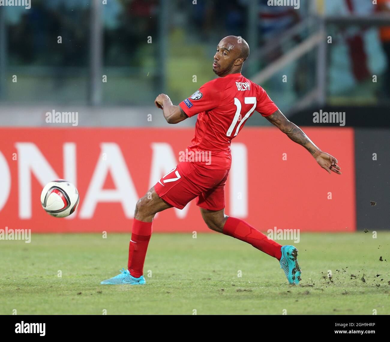 Image #: 39444692 Sept. 5, 2015 - Serravalle, Vereinigtes Königreich - Englands Fabian Delph in Aktion..Euro 2016 Qualifying - San Marino vs England - San Marino Stadium - San Marino - 5. September 2015 - Picture David Klein Stockfoto