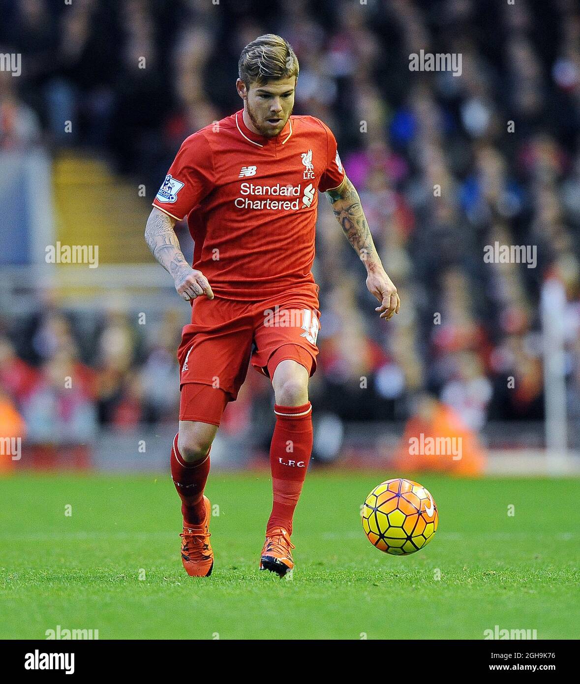 Bild #: 40484863 25. Oktober 2015 - Liverpool, Vereinigtes Königreich - Alberto Moreno von Liverpool.- Barclays Premier League - Liverpool vs Southampton - Anfield Stadium - Liverpool - England - 25. Oktober 2015. Stockfoto