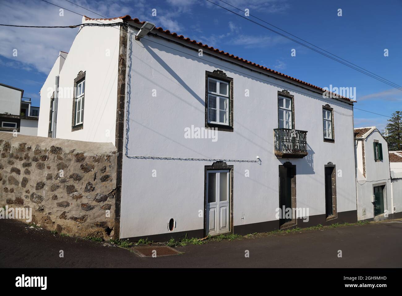 Die typischen weißen Häuser von Santa Cruz da Graciosa, Insel Graciosa, Azoren Stockfoto