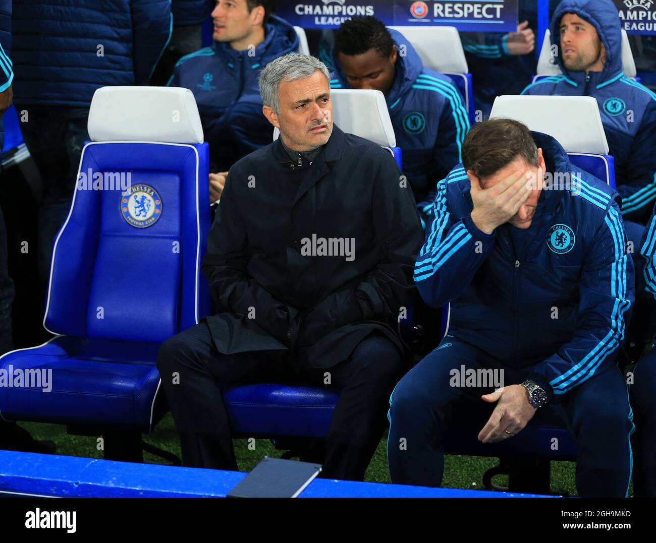 Bild #: 41387814 Dec 9, 2015 - London, Vereinigtes Königreich - Chelsea's Jose MourIno schaut auf..UEFA Champions League - Chelsea gegen FC Porto - Stamford Bridge - England - 9. Dezember 2015 - David Klein Stockfoto